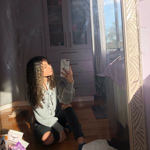 Meet your Posher, Ariana